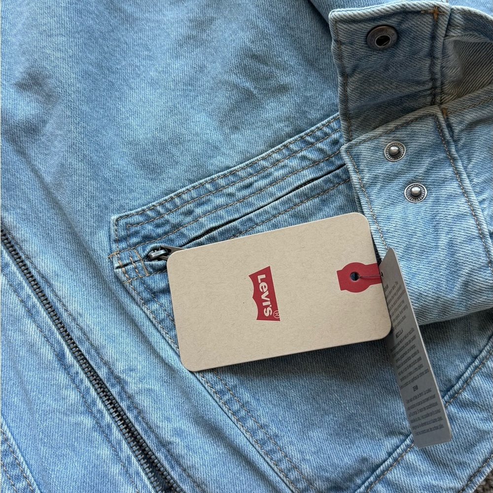 Levi’s Women’s Western Zip-Front Denim Bomber Jacket Light Wash Size M - Picture 5 of 8